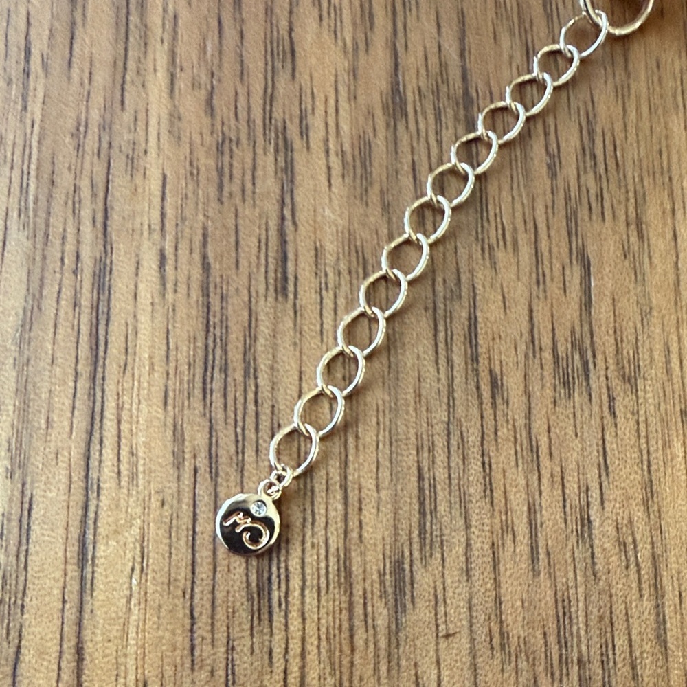 NWOT Gold Colored Link Necklace - Picture 3 of 5